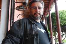 Cargar imagen en el visor de la galería, CON EL CORAZÓN "METÍO" EN EL CUERPO